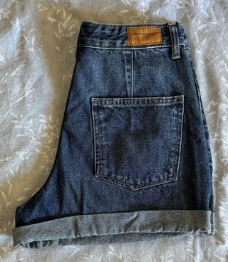 Shorts vaqueros Bershka T36
