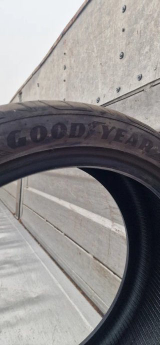 Neumáticos Goodyear Eagle F1 245/40/19 98Y