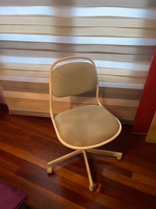 Silla de oficina con ruedas y altura regulable