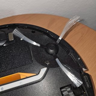 Robot aspirador Lufthous KEY con mando y accesorio