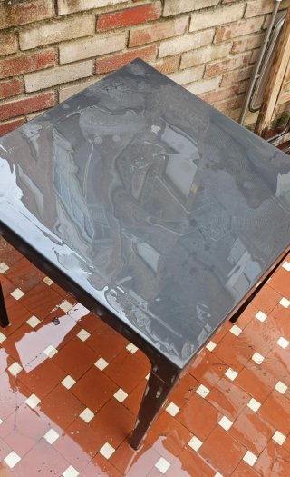 Mesa de exterior de plástico negra