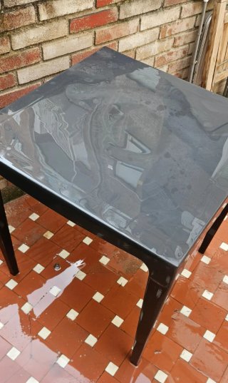 Mesa de exterior de plástico negra