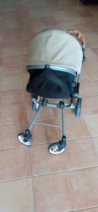 Cochecito de juguete para muñecas