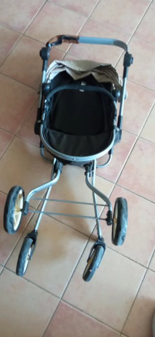 Cochecito de juguete para muñecas