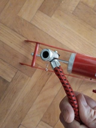 Inflador de aire de pedal rojo