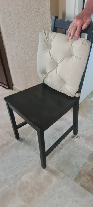 4 Sillas IKEA Negras con Cojín Beige