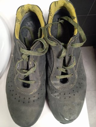 Zapatos de trabajo grises con punta de metal