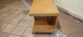 Mesa auxiliar madera y metal con ruedas