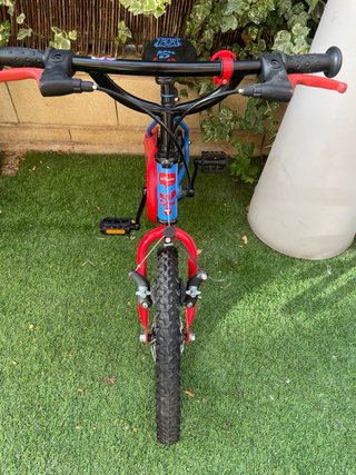 Bicicleta infantil Btwin azul y roja