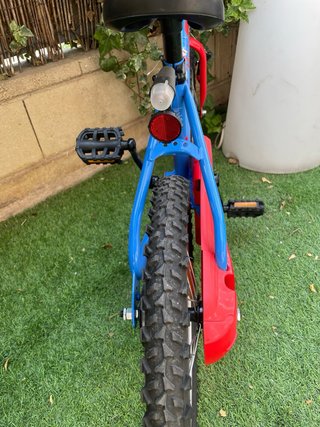 Bicicleta infantil Btwin azul y roja