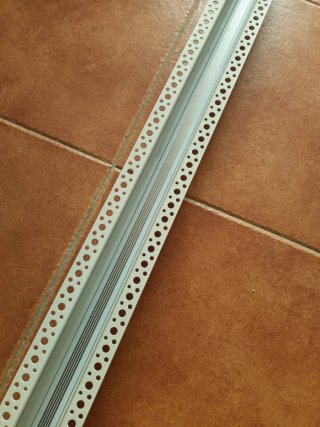 Perfil aluminio empotrable para instalación de luz