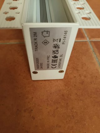 Perfil aluminio empotrable para instalación de luz