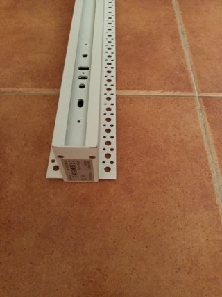 Perfil aluminio empotrable para instalación de luz