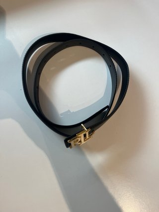 Cinturón negro y dorado