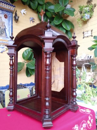 Capilla hornacina antigua figura religiosa