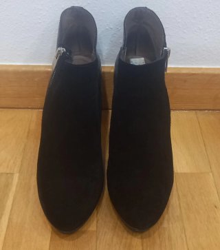 BOTINES NEGROS DE CUERO