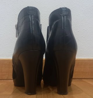 BOTINES NEGROS DE CUERO