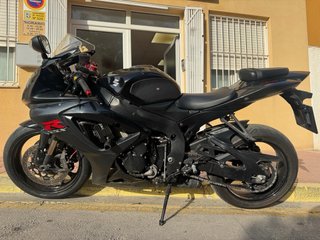 Suzuki GSXR750 K6