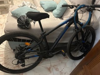 Bicicleta de Montaña Negra y Azul