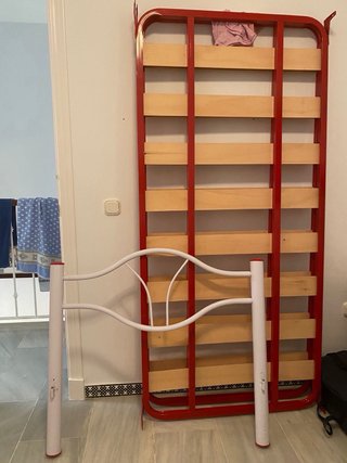 Litera metálica roja y blanca