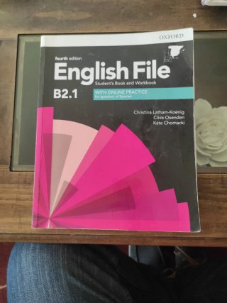 English File With Online Practice for Speakerts...