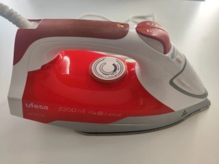 Plancha Vapor Ufesa 2200W Roja y Blanca