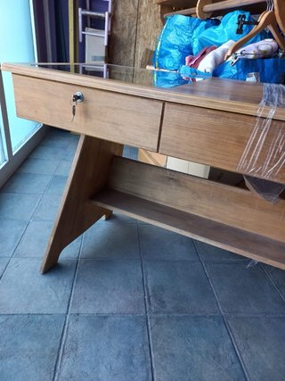 Mostrador de madera maciza con cristal
