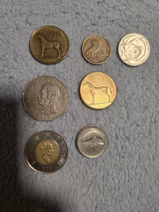 7 Monedas Antiguas de Diferentes Países