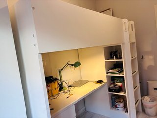 Cama alta IKEA con escritorio y armario