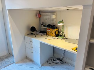 Cama alta IKEA con escritorio y armario