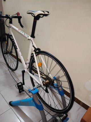 B'TWIN Triban3A Bicicleta carretera + Rodillo Tacx