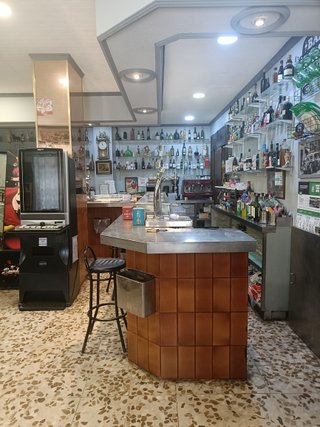 Alquilo Bar/trabaja para tí,frente Colegio NILE.
