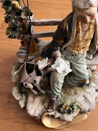 Figura ceramica hombre con perro Gapodimonte