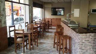 Mobiliario barato. Sillas Mesas Taburetes Barricas
