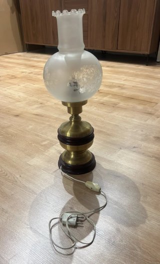 Lámpara de mesa antigua estilo quinqué