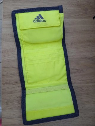 Cartera Adidas Real Madrid Gris y Amarilla