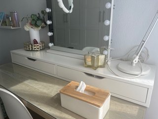 Mueble tocador/recibidor Ikea blanco.