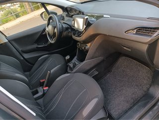 Peugeot 208 2012