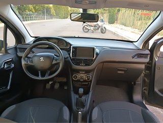 Peugeot 208 2012