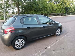 Peugeot 208 2012