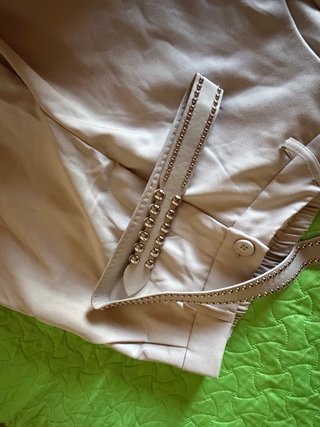 Pantaloni avorio con cintura borchie