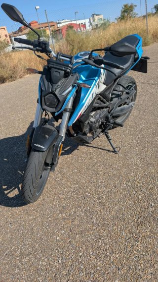 Moto Voge 125r Naked Azul y Blanca