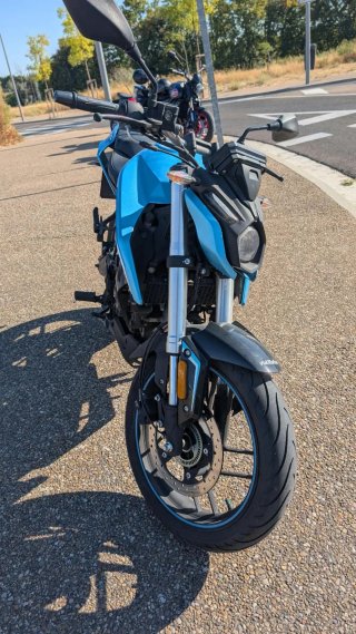 Moto Voge 125r Naked Azul y Blanca