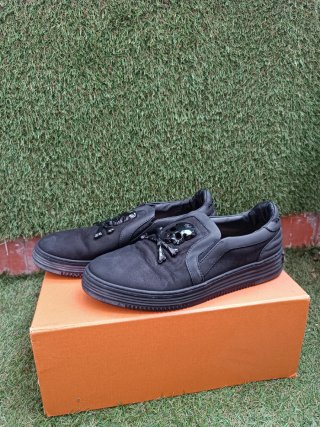 Zapatillas negras con calavera(usado)