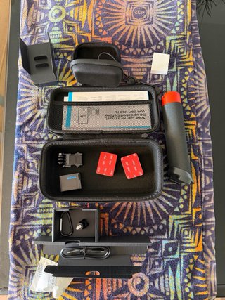 GoPro Hero 13 Black con accesorios con 2 usos.