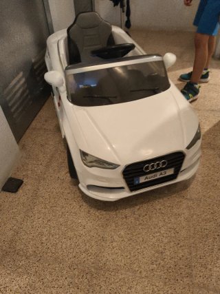 Coche eléctrico infantil a batería