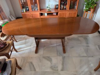 Mesa de comedor de madera maciza