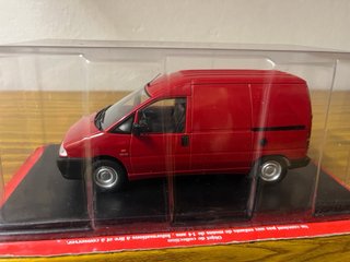 Escala 1/24 citroen jumpy roja