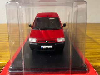 Escala 1/24 citroen jumpy roja