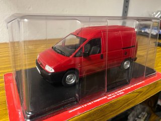 Escala 1/24 citroen jumpy roja